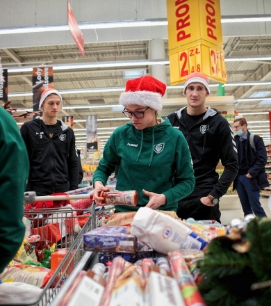 Sportowcy GKS-u kompletują "Szlachetną Paczkę" [WIDEO]