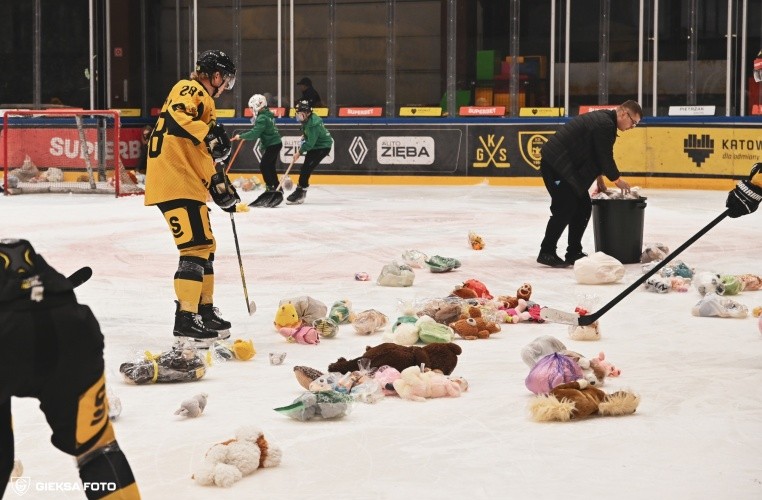 Walentynkowy Teddy Bear Toss [GALERIA]